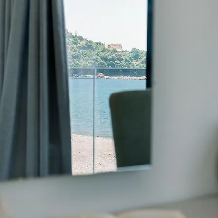 Ristanis Horizon Mare Luxury Beachfront Retreat ポロス