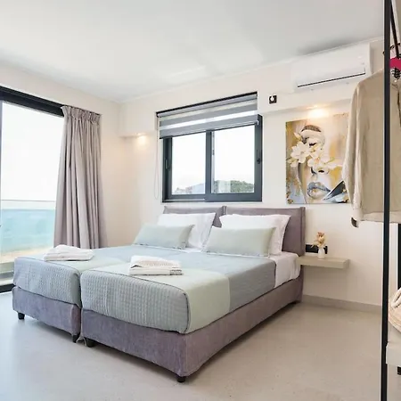 アパート Ristanis Horizon Mare Luxury Beachfront Retreat ポロス